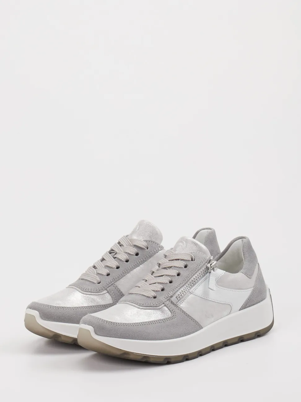 Ara – Sneaker aus Veloursleder Hellgrau