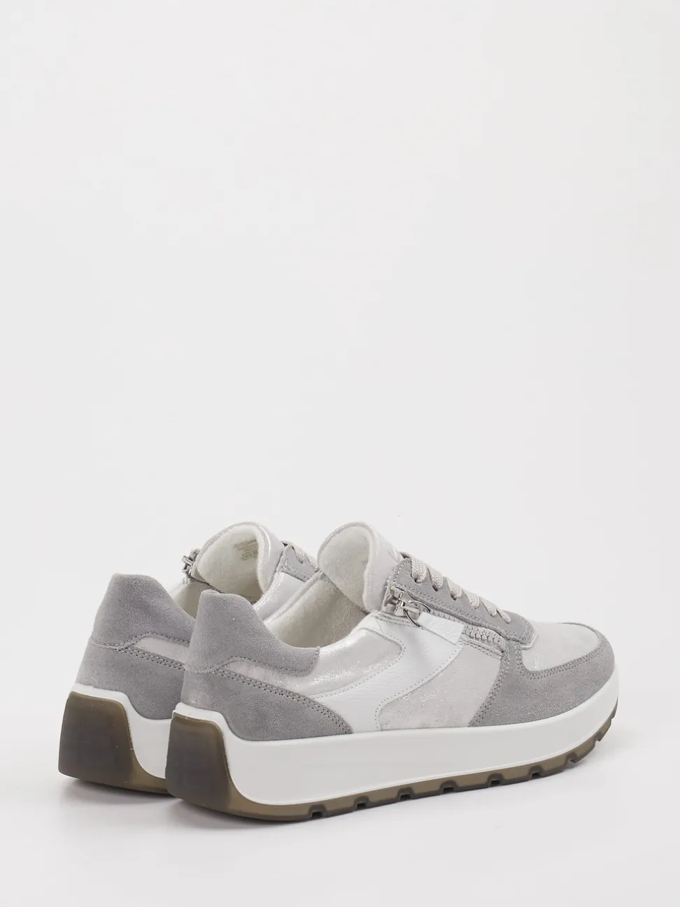 Ara – Sneaker aus Veloursleder Hellgrau