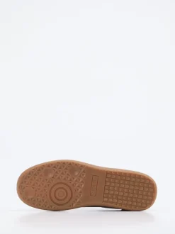 Back 70 – Sneaker aus Kalbleder mit Nietenbesatz