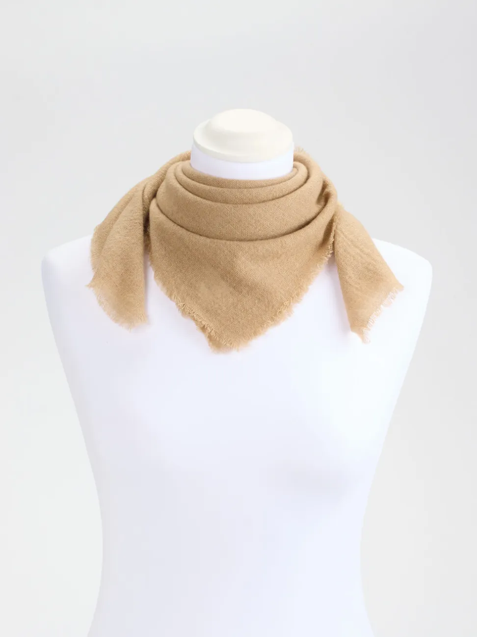 Blui – Dreieckstuch aus Kaschmir-Mix in Beige