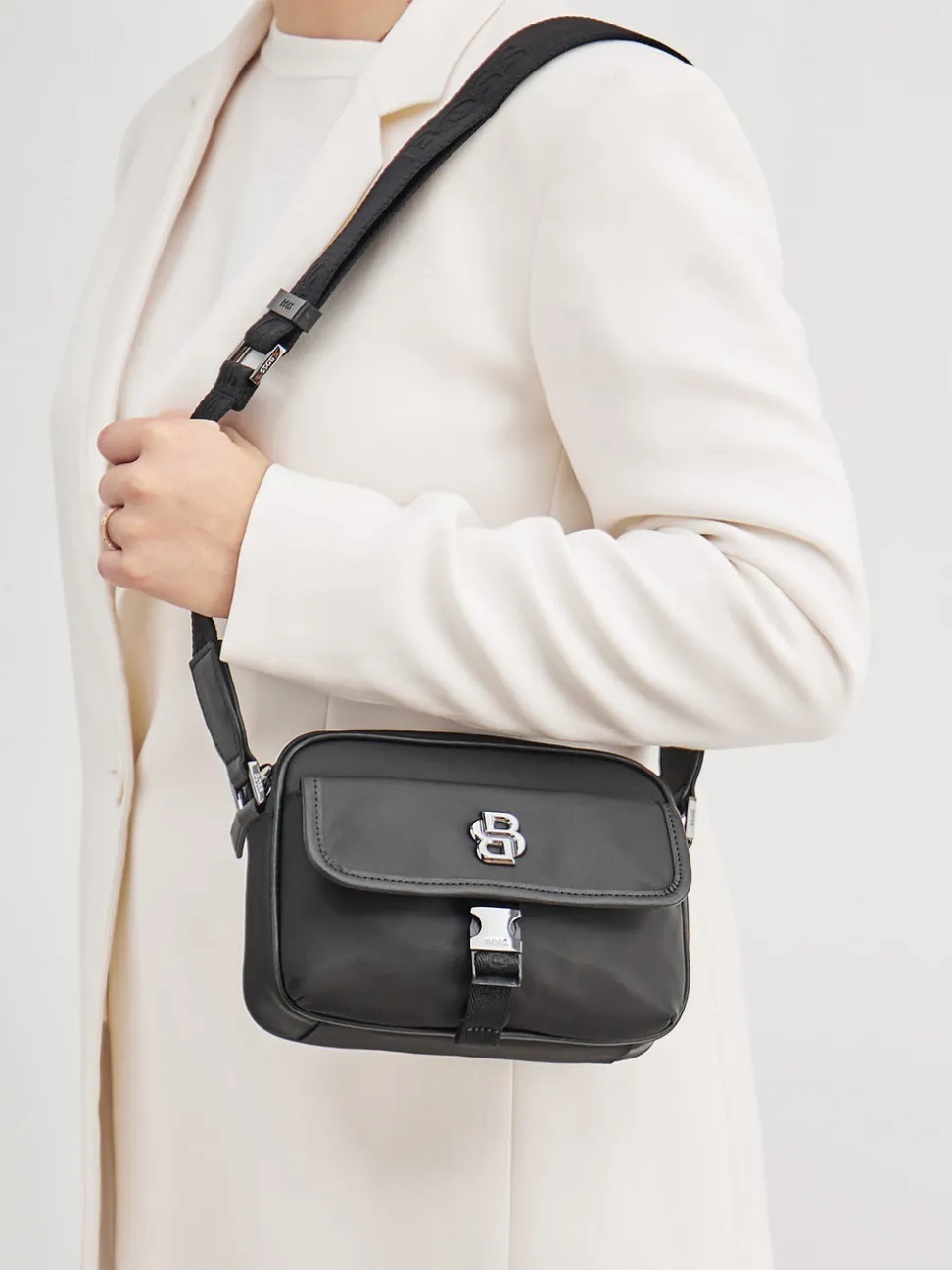 Boss – Crossbody Bag aus Textil in Schwarz