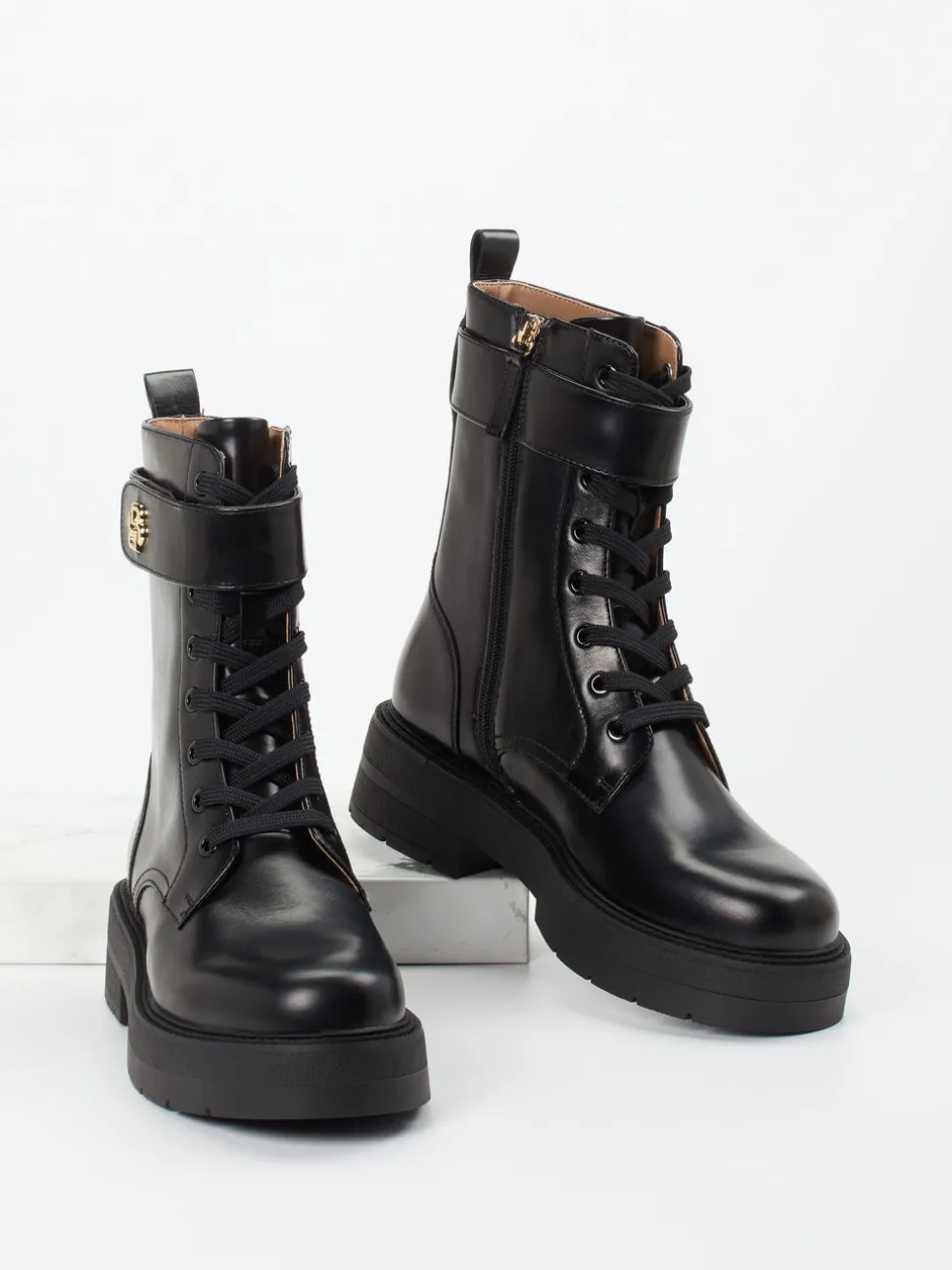 Boss – Schnürboots aus glänzendem Leder Schwarz
