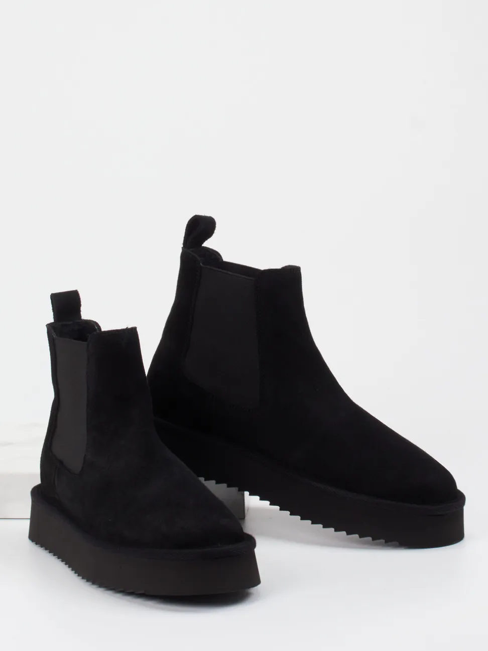 Copenhagen – Chelsea Boots aus Veloursleder schwarz