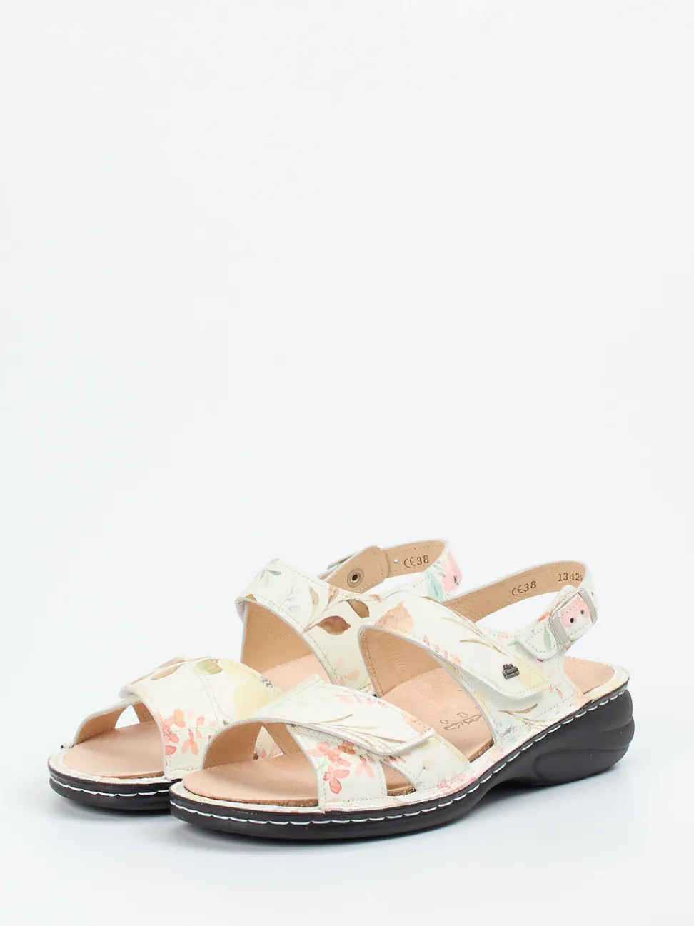 Finn Comfort – Sandalen aus geprägtem Leder floral