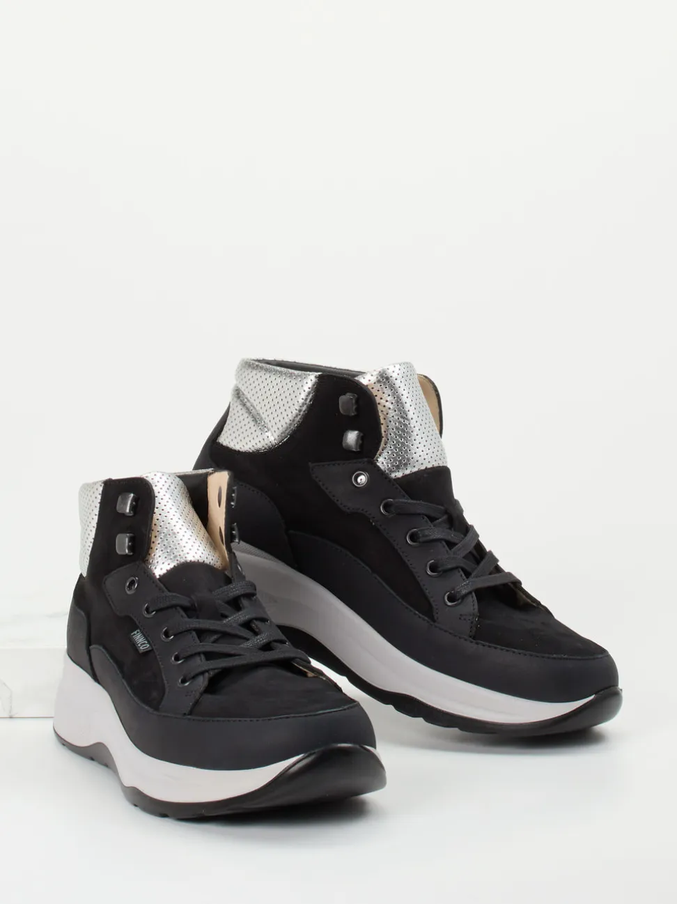 Finn Comfort – Schnürstiefelette aus Nubukleder Schwarz