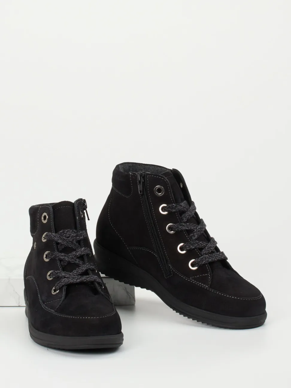 Finn Comfort – Schnürstiefelette aus Nubukleder schwarz