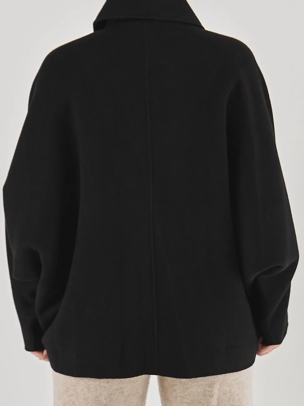 FLONA – Kurzjacke aus Textil in Schwarz