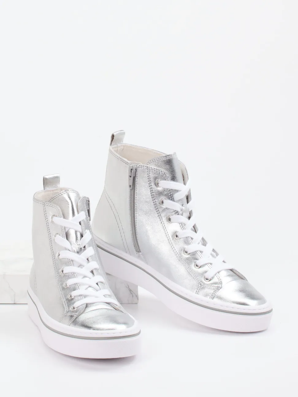 Gabor – High-Top-Sneaker aus Metallicleder silber