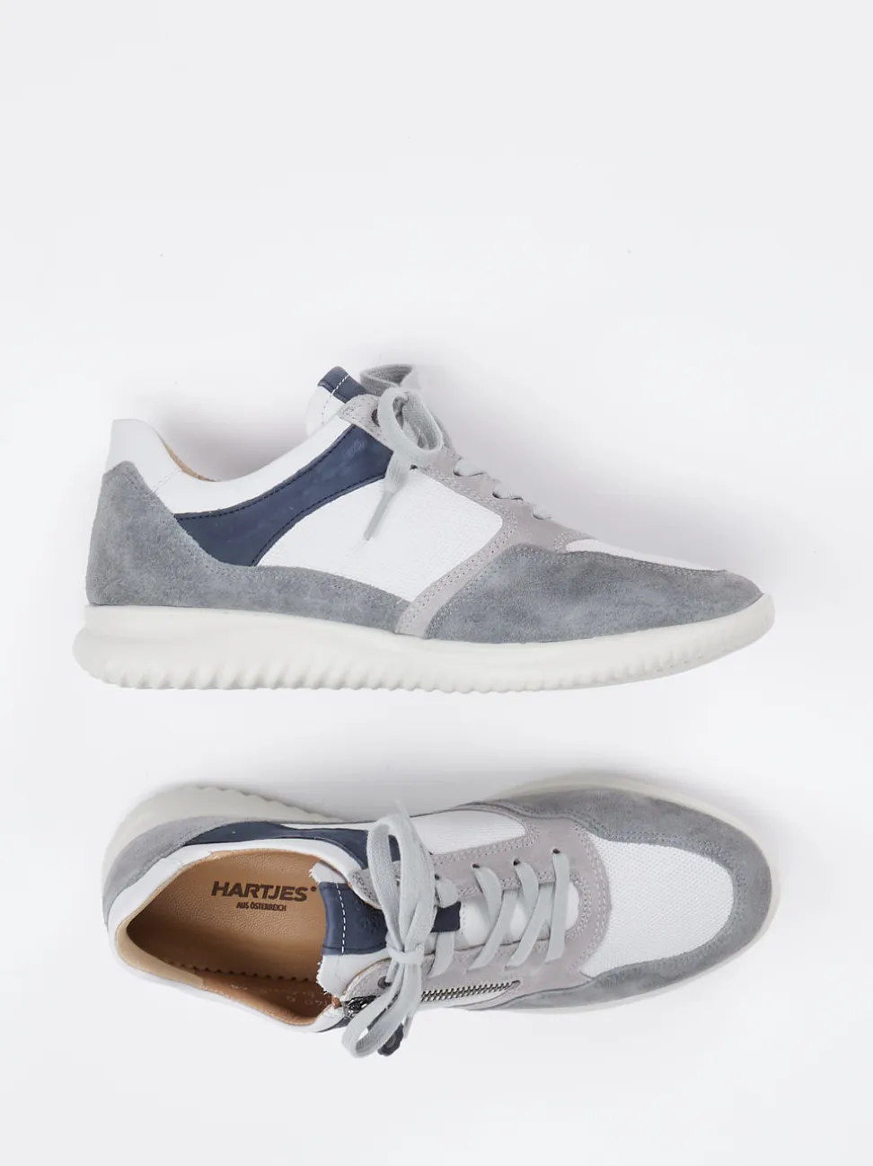 Hartjes – Sneaker aus Veloursleder in Hellgrau