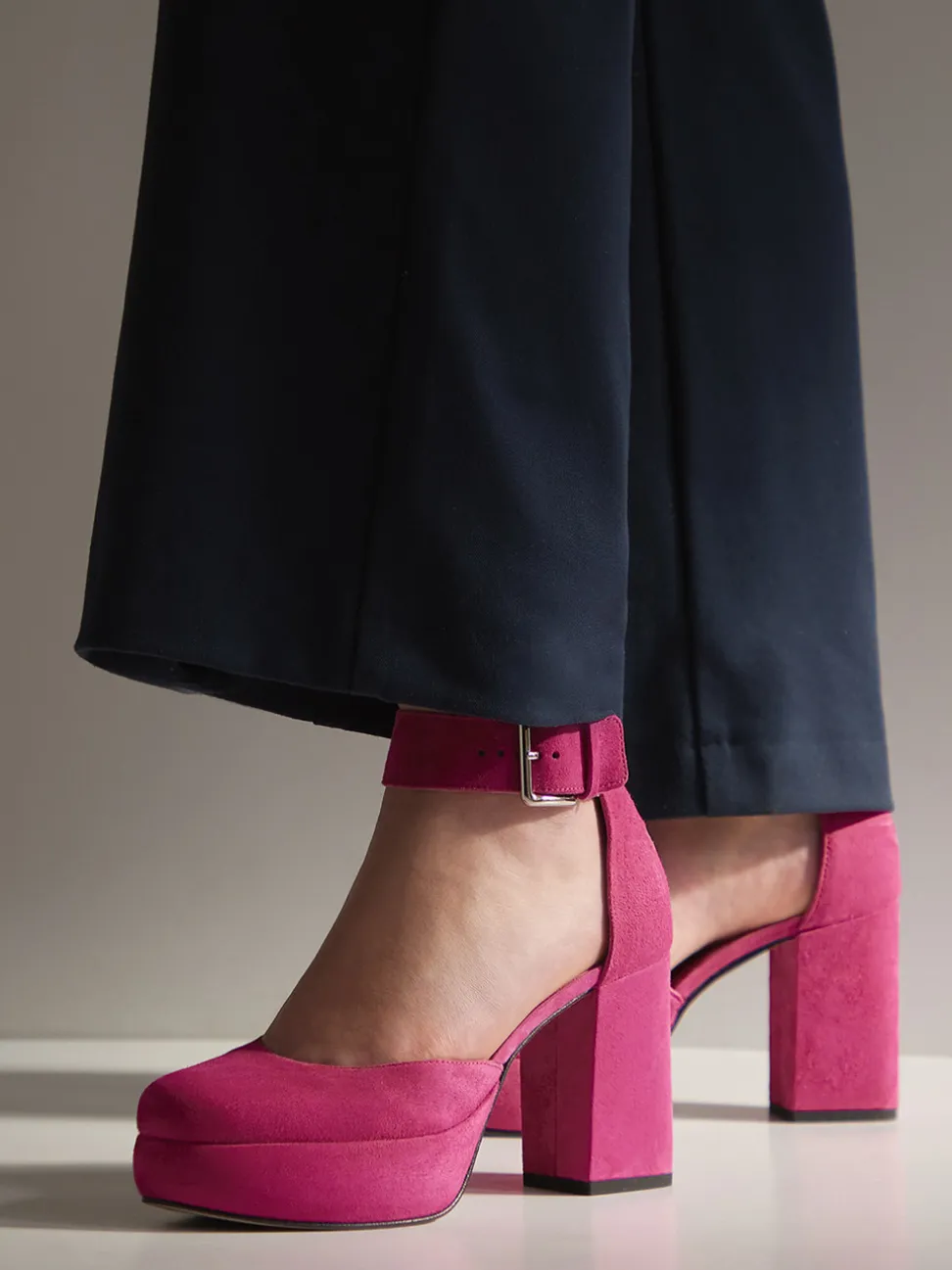 Kennel & Schmenger – Plateau-Pumps aus Veloursleder Pink