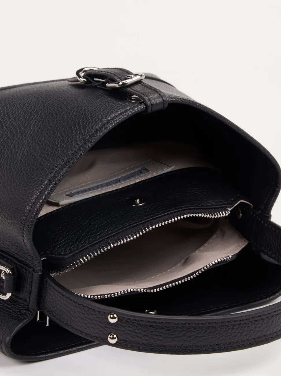 Konstantin Starke – Bucket Bag aus Kalbleder Schwarz
