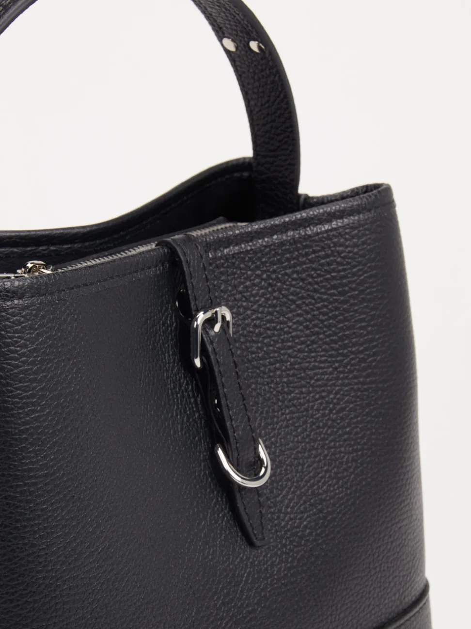 Konstantin Starke – Bucket Bag aus Kalbleder Schwarz