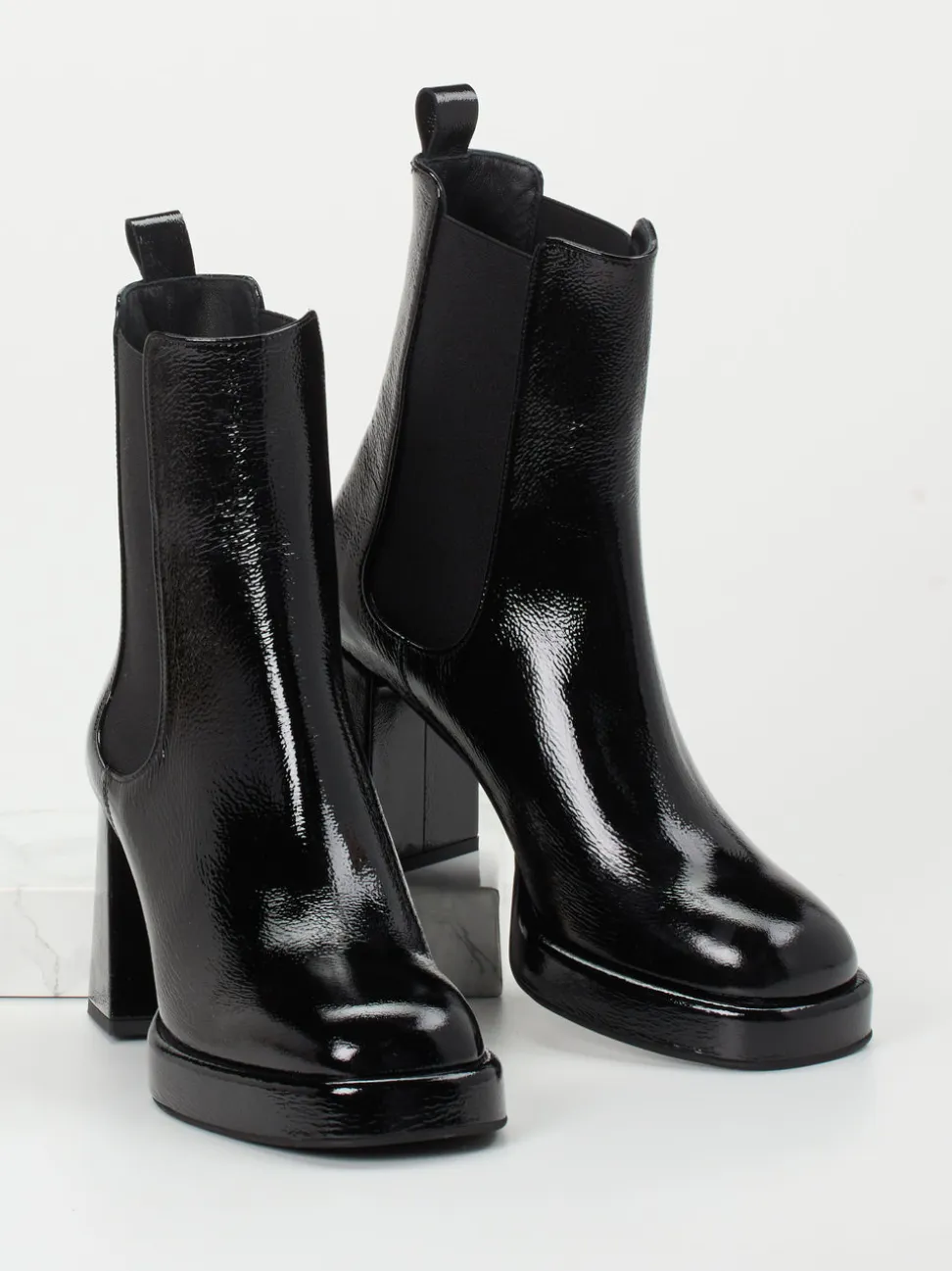 Konstantin Starke – Chelsea Boots aus Lackleder Schwarz