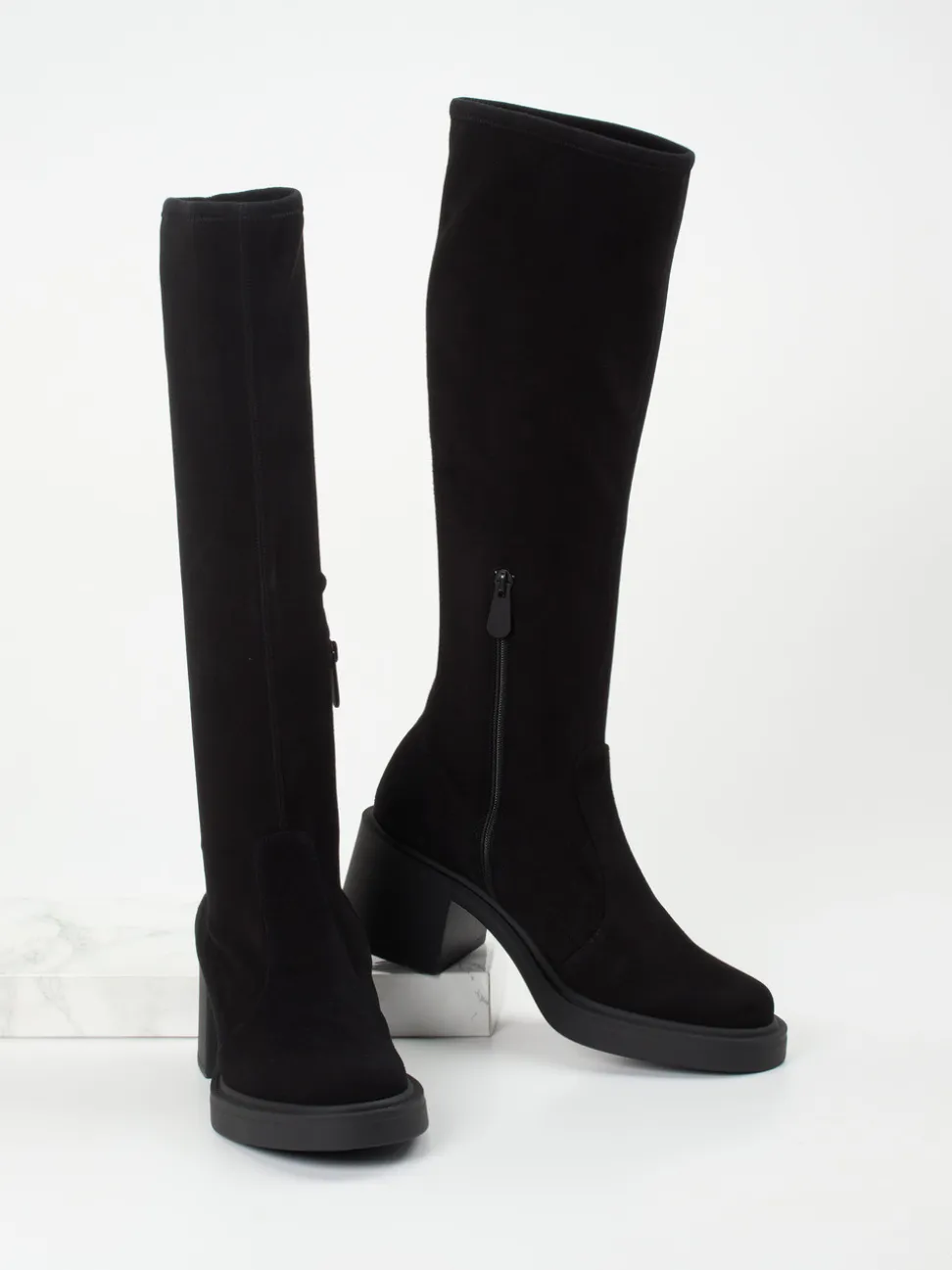 Konstantin Starke – Kniestiefel aus Veloursleder schwarz
