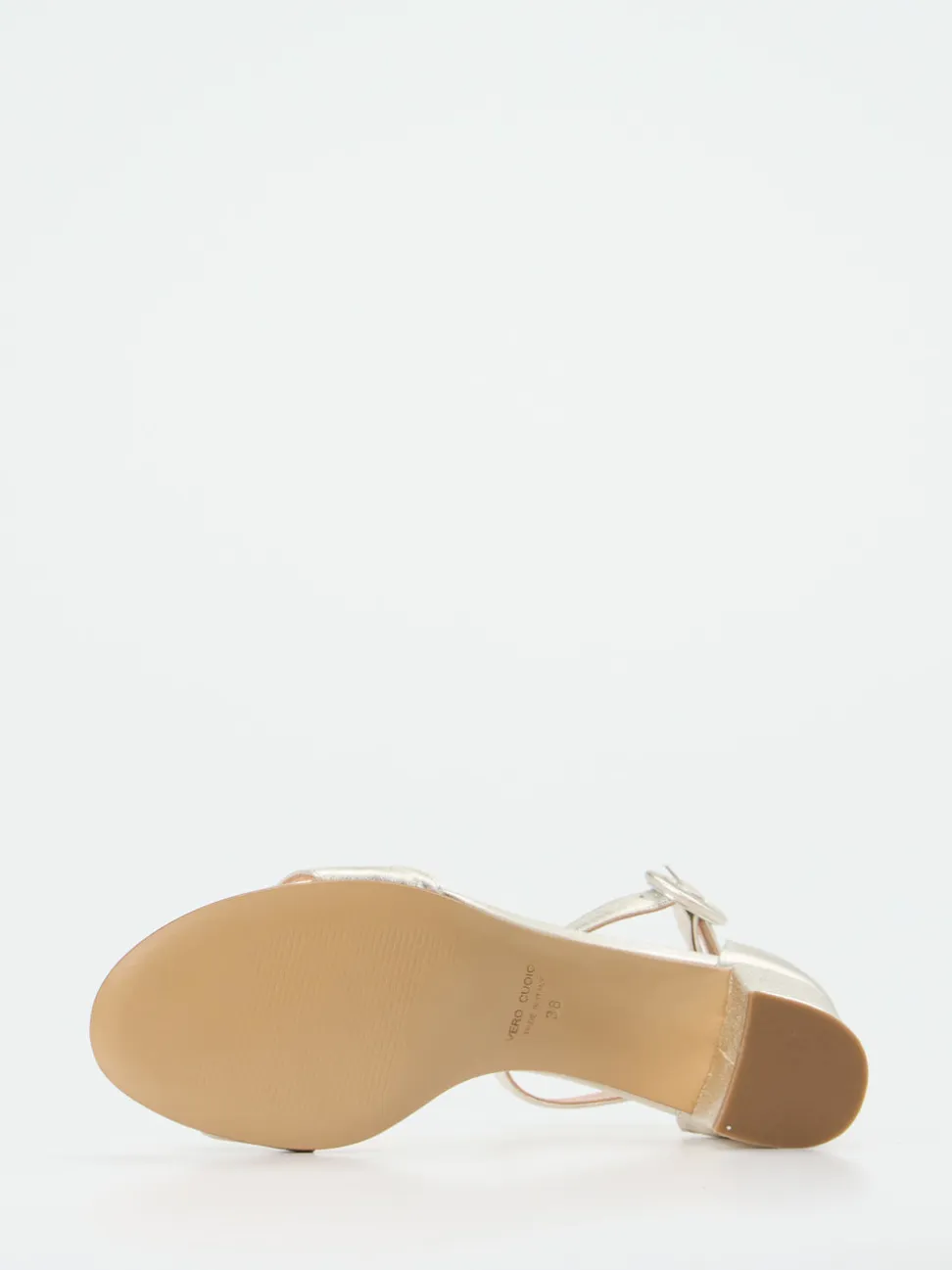 Konstantin Starke – Sandalen aus Metallicleder champagner