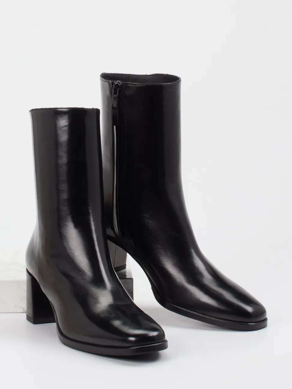 Konstantin Starke – Stiefelette aus Lammleder Schwarz