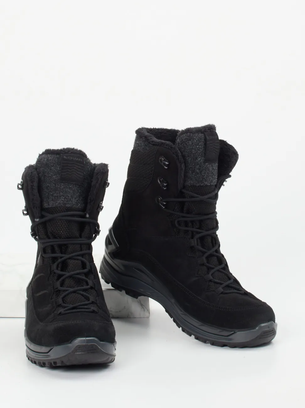 Lowa – Winterstiefel aus Veloursleder schwarz