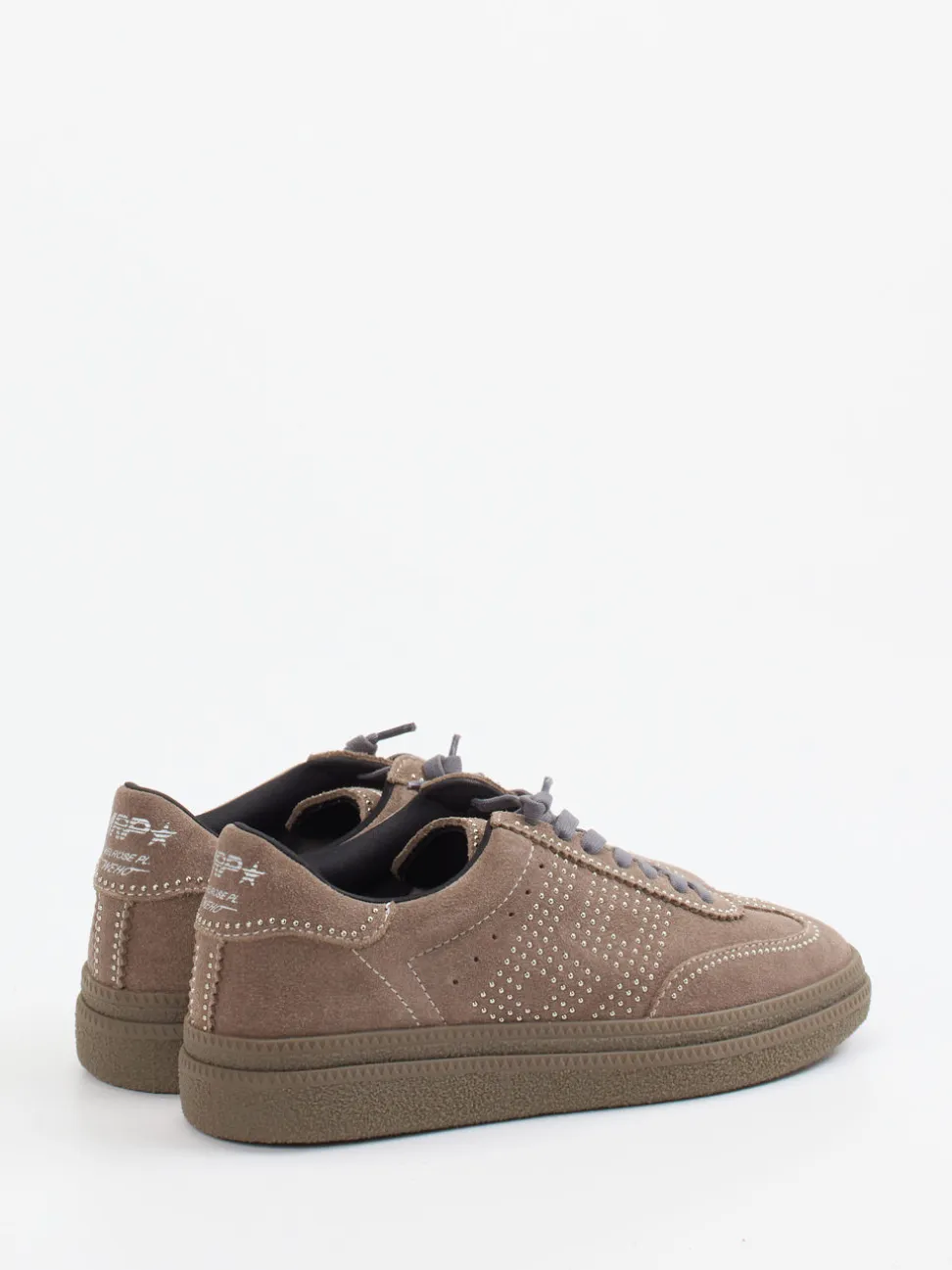 MRP – Low-Top Sneaker aus Veloursleder in Taupe