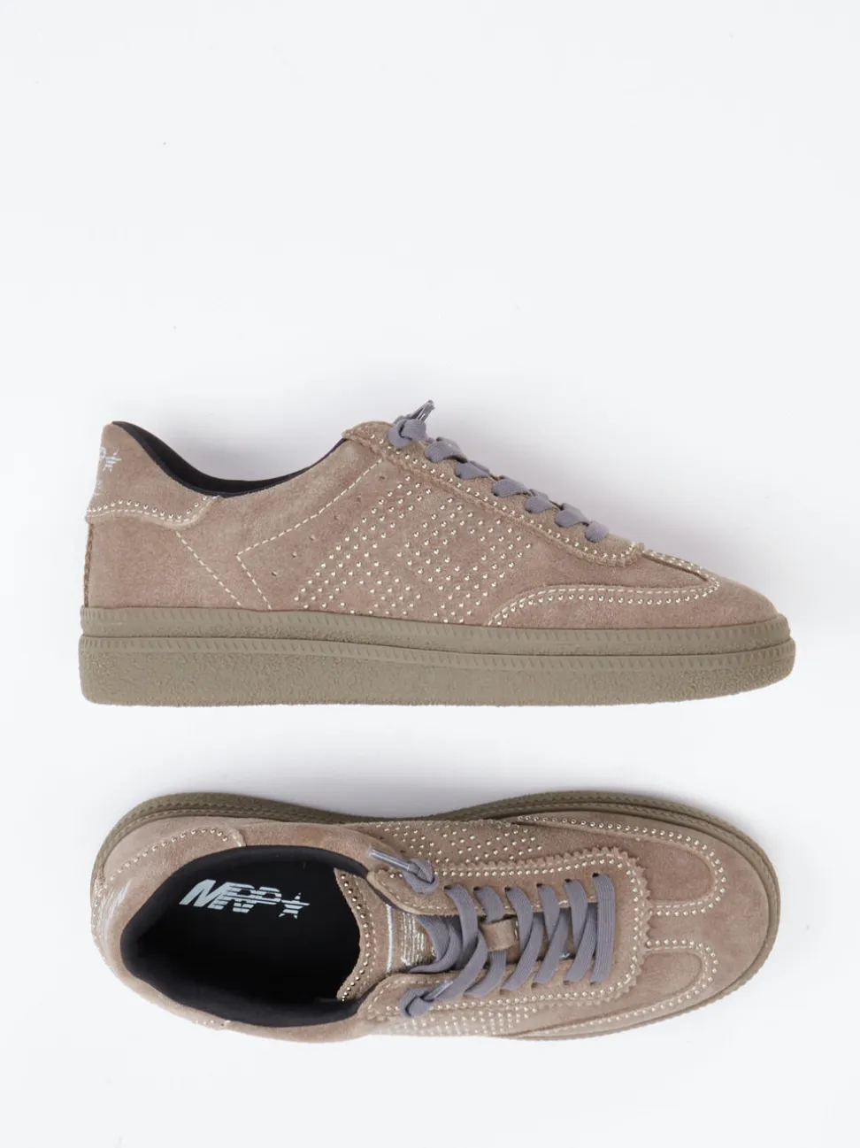 MRP – Low-Top Sneaker aus Veloursleder in Taupe