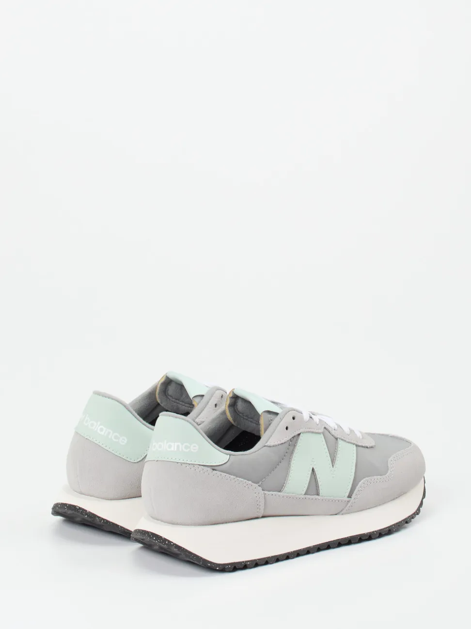 New Balance – Retro-Sneaker aus Textil und Veloursleder
