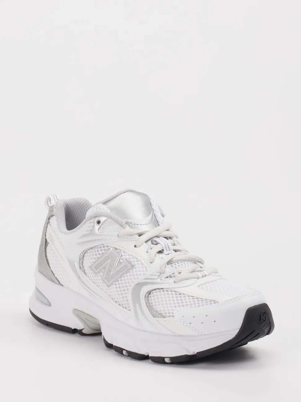New Balance – Sneaker aus Textil in Weiß-Silber