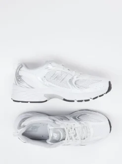 New Balance – Sneaker aus Textil in Weiß-Silber