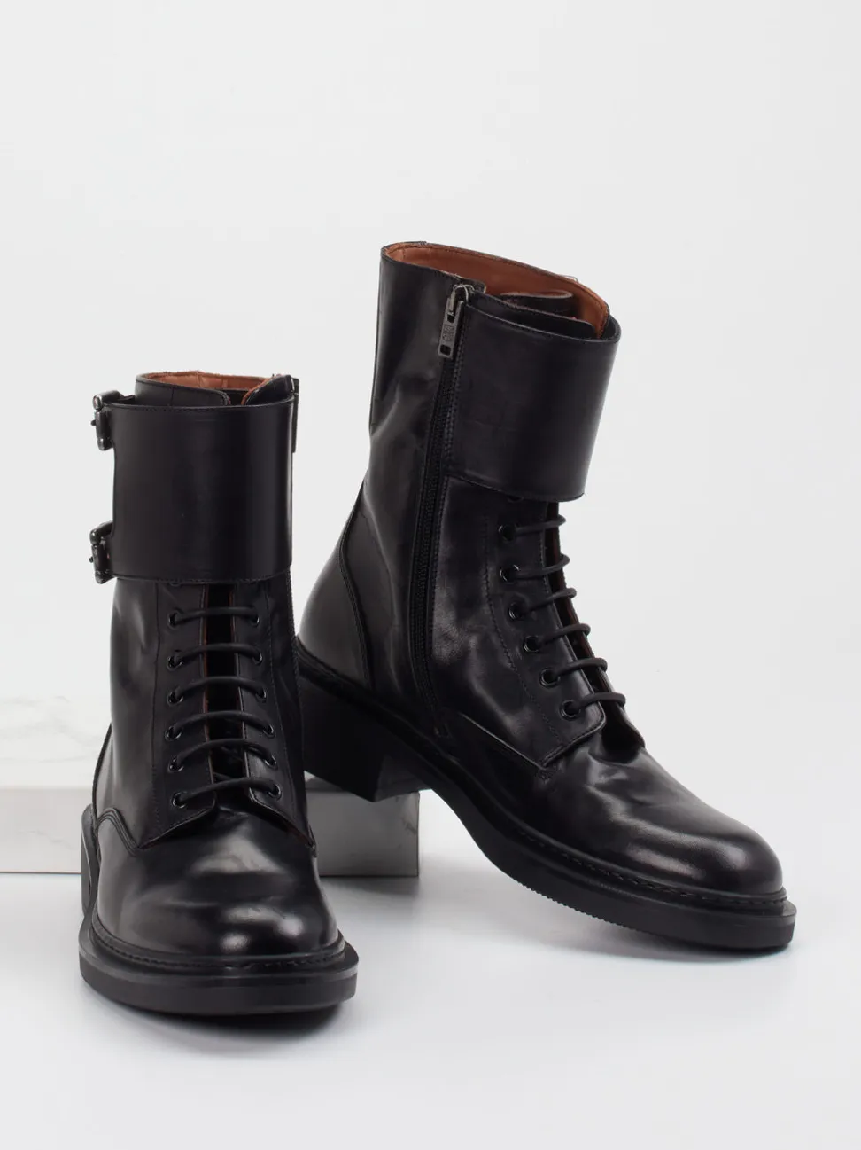 Pantanetti – Schnürboots aus Lammleder schwarz glänzend