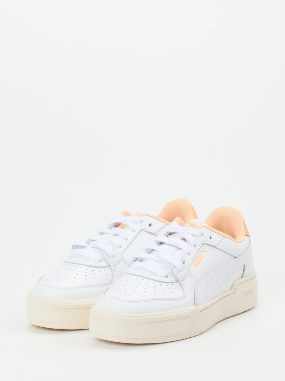 Puma – Sneaker aus Glattleder in Weiß mit Pastell