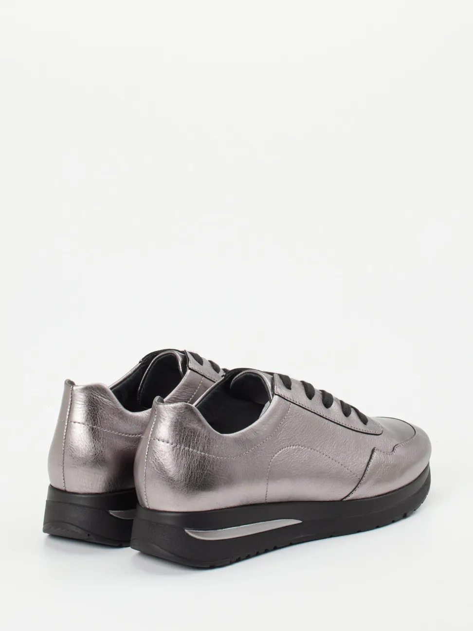 Semler – Sneaker aus Metallicleder silberfarben