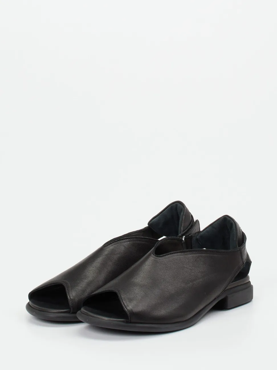 Think – Sandalen aus Lammleder in Schwarz