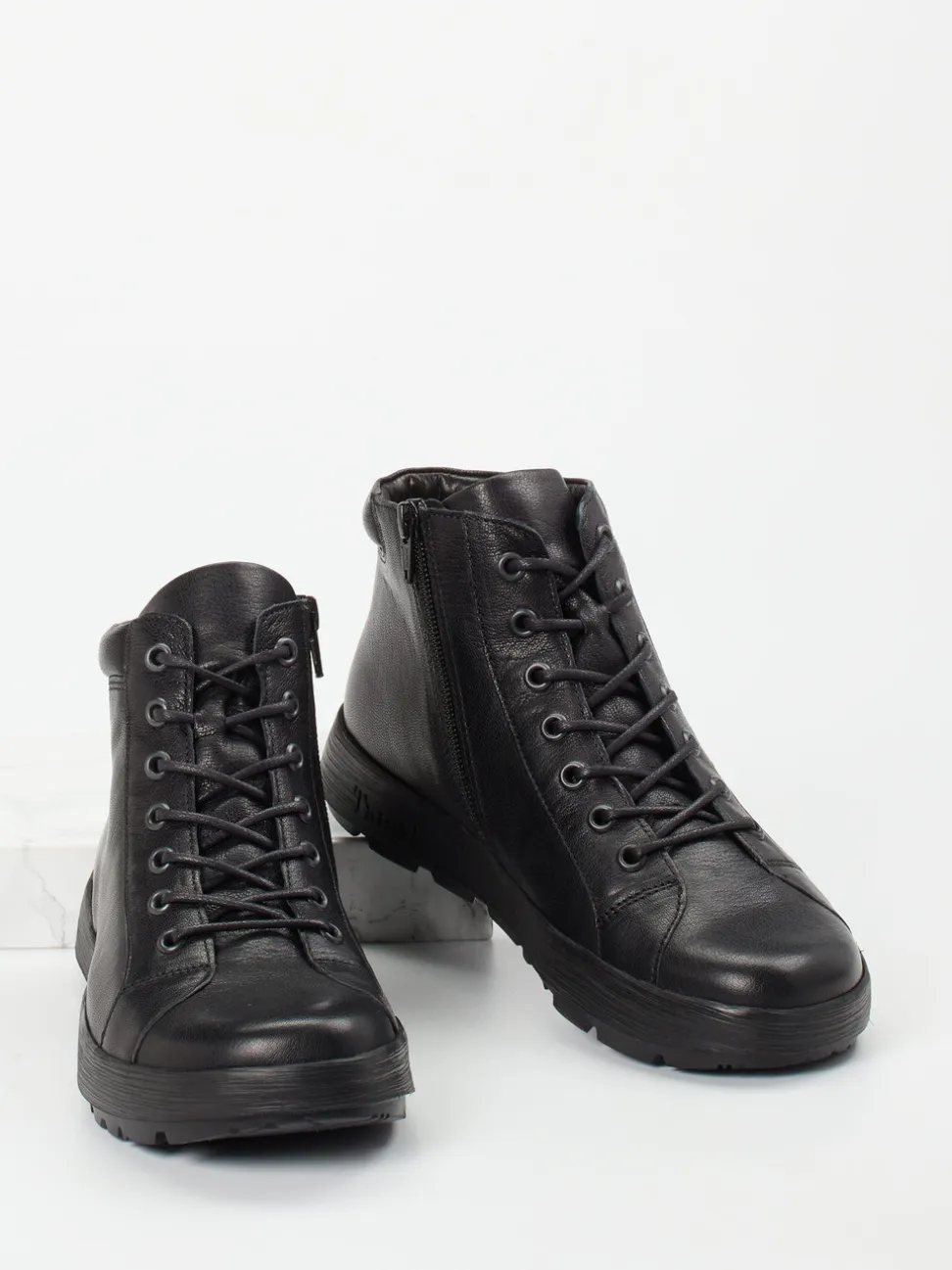 Think – Schnürboots aus Ziegenleder schwarz