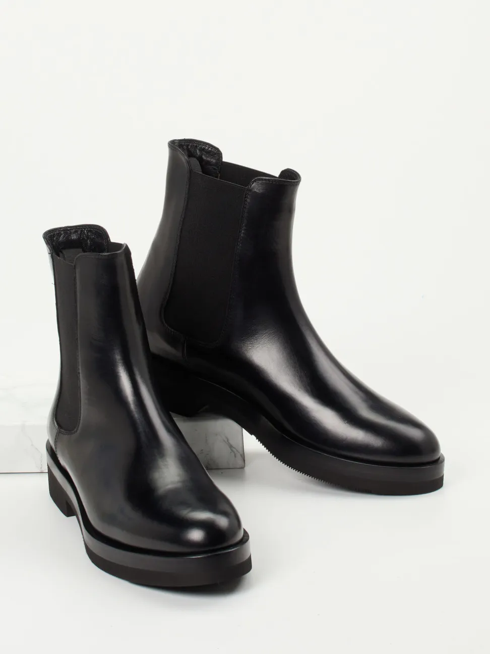 Truman's – Chelsea Boots aus Kalbleder schwarz glänzend