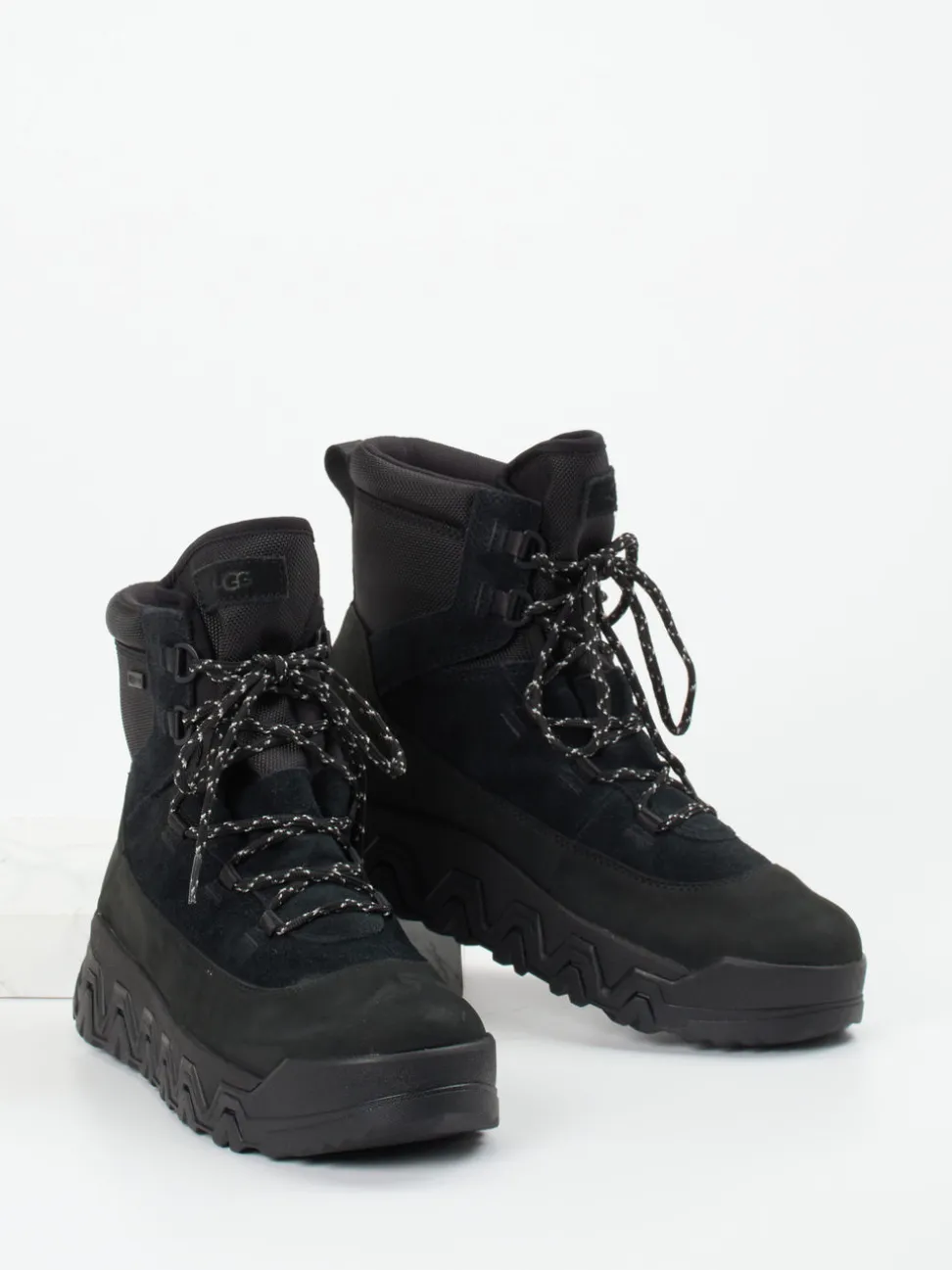 UGG – Outdoor-Boots aus Veloursleder schwarz