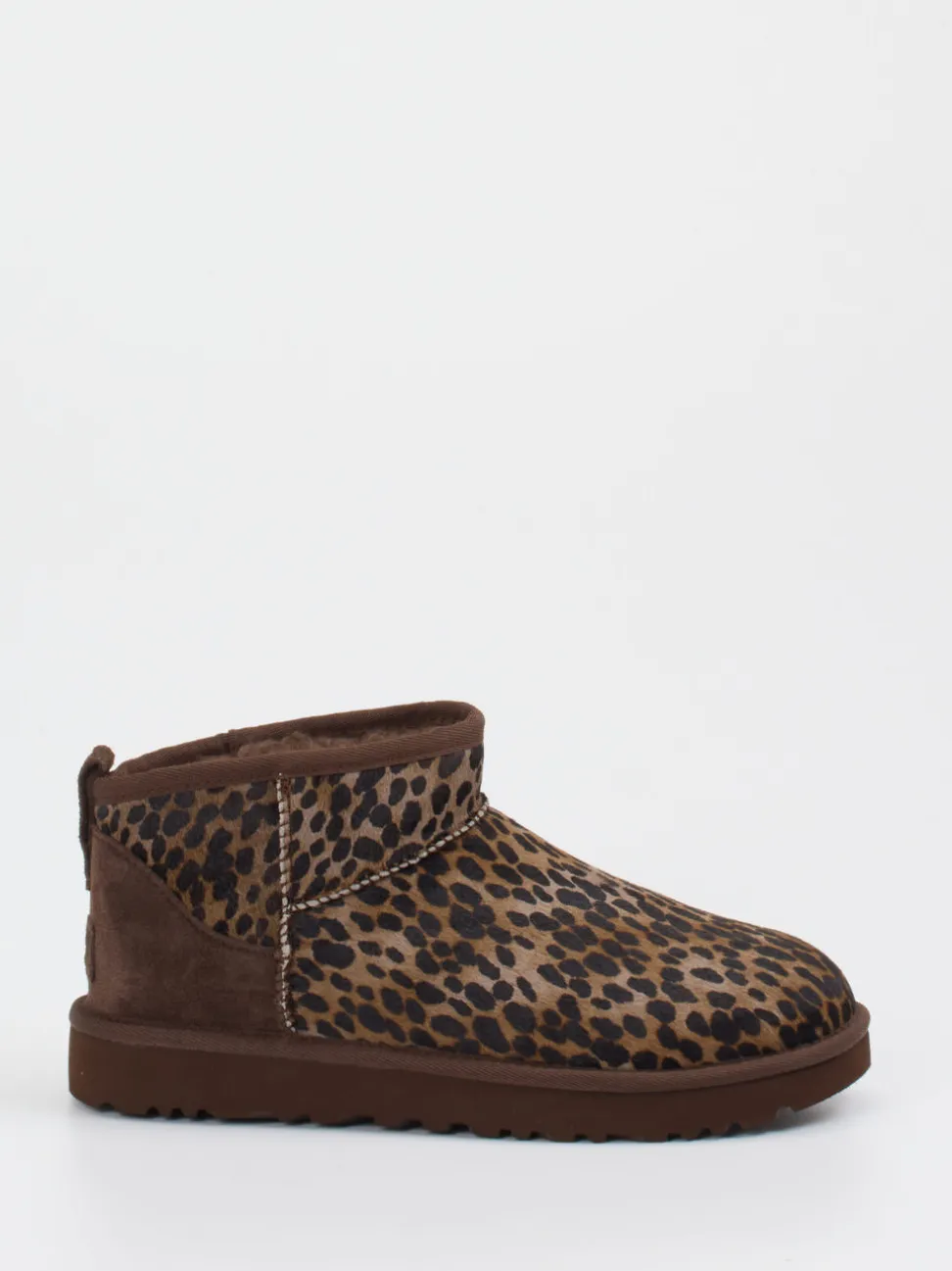 UGG – Stiefeletten aus Fell mit Leoprint
