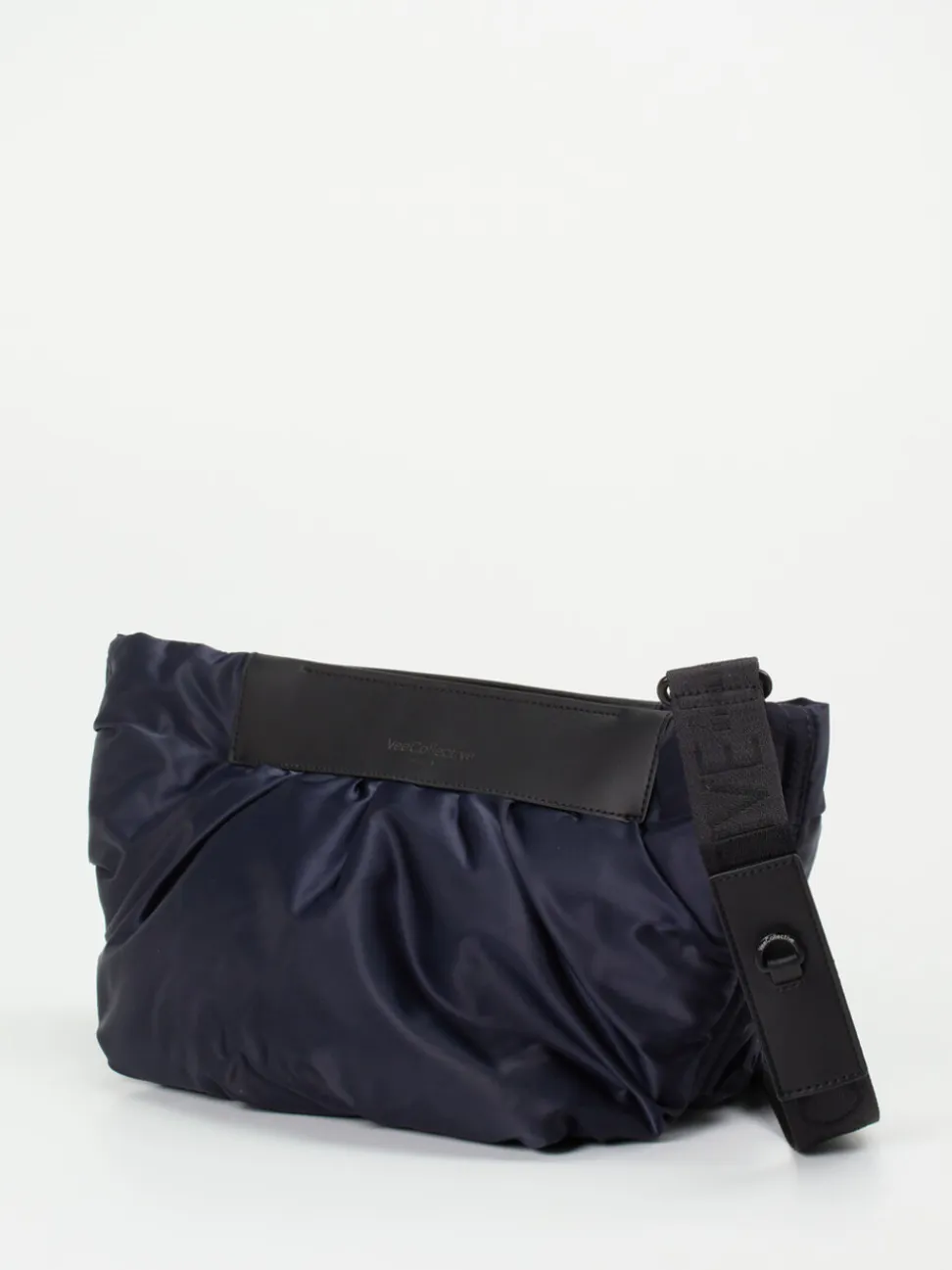 VeeCollective Berlin – Schultertasche aus Nylon in Dunkelblau