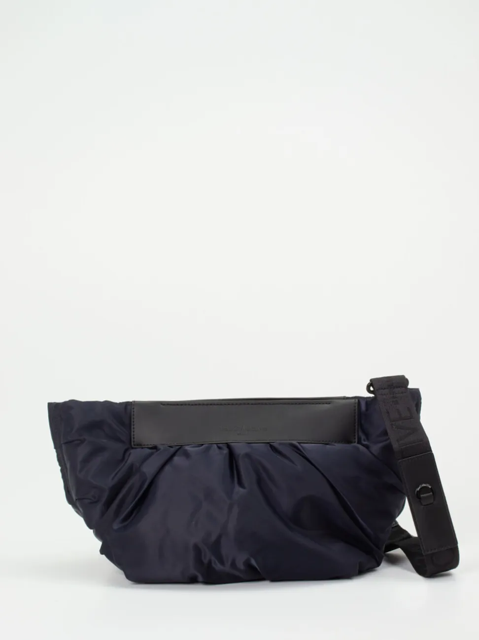 VeeCollective Berlin – Schultertasche aus Nylon in Dunkelblau