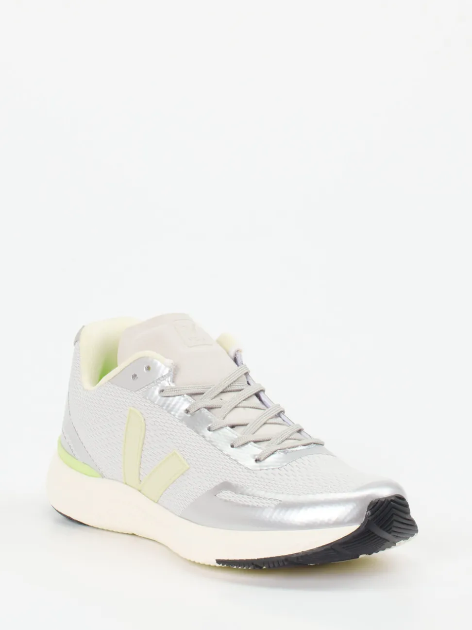 VEJA – Performance-Sneaker aus veganem Mesh hellgrau