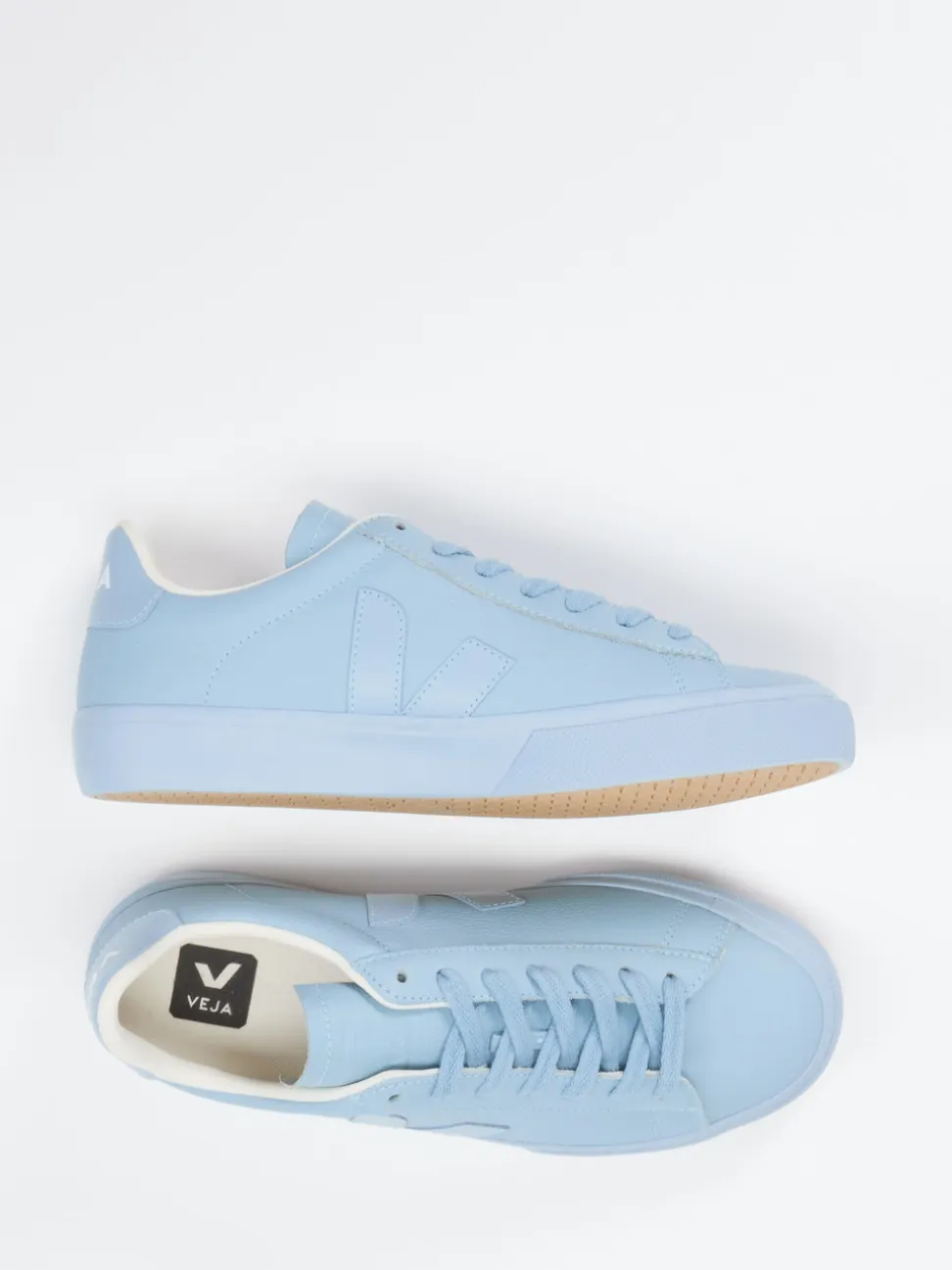 Veja – Sneaker aus genarbtem Leder Pastellblau