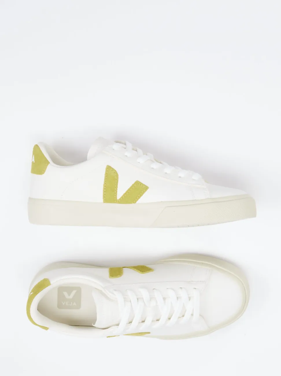Veja – Sneaker aus Kalbleder und Wildleder weiß