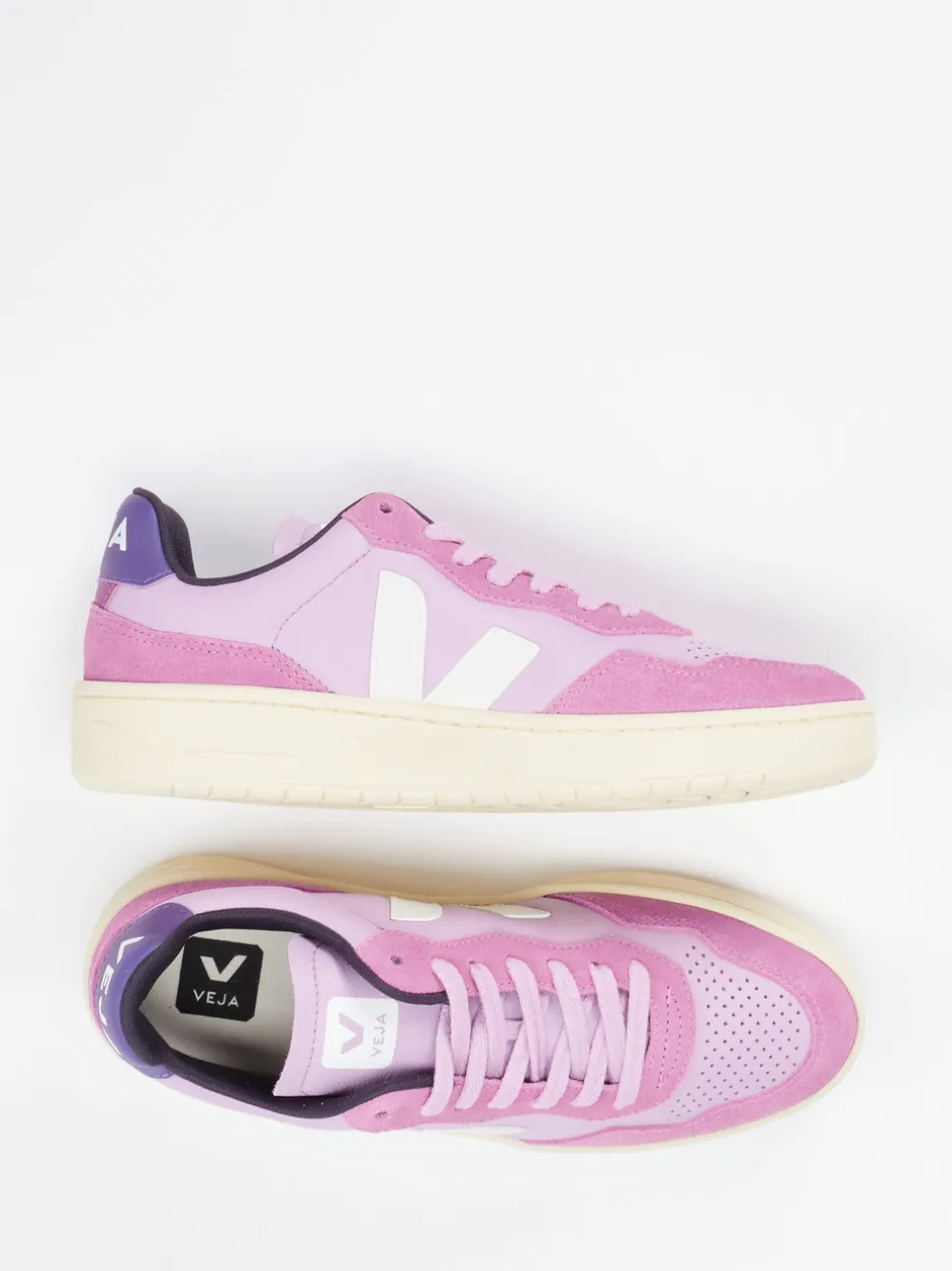 Veja – Sneaker aus Leder in Flieder