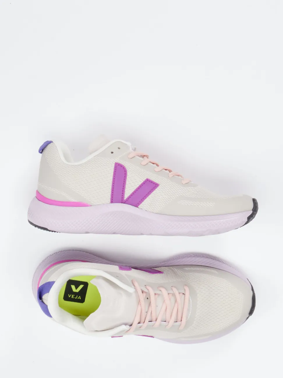 VEJA – Sneaker aus veganem Mesh in Cremeweiß