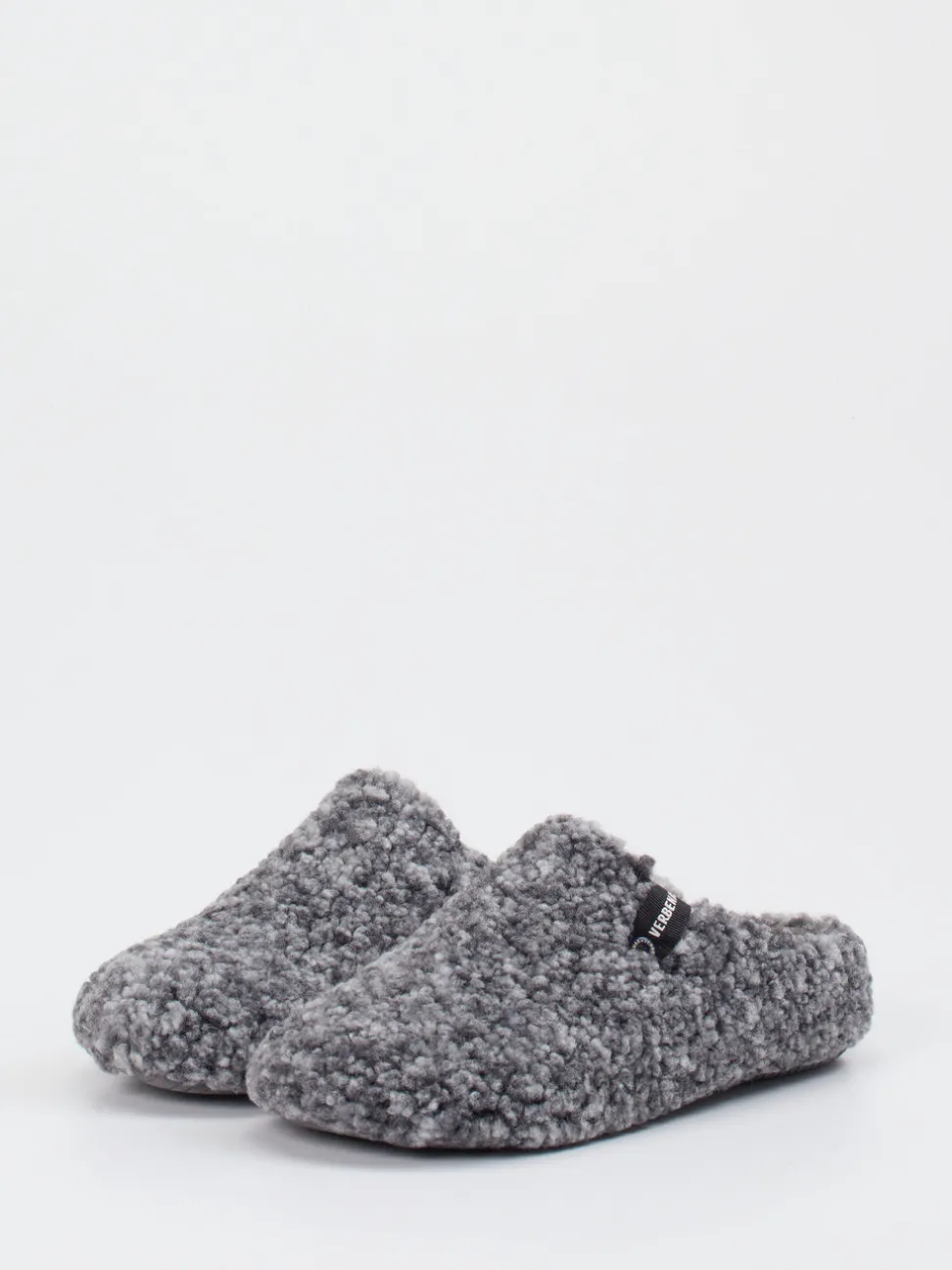 Verbenas – Pantoffeln aus Teddy-Textil in Grau